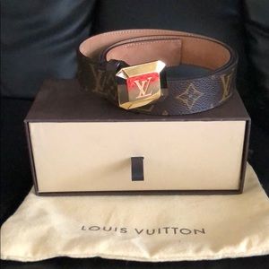 Luis Vuitton Gold Women’s Belt